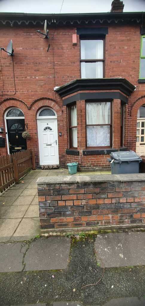 06, Crescent Grove, Levenshulme, M19 3BW